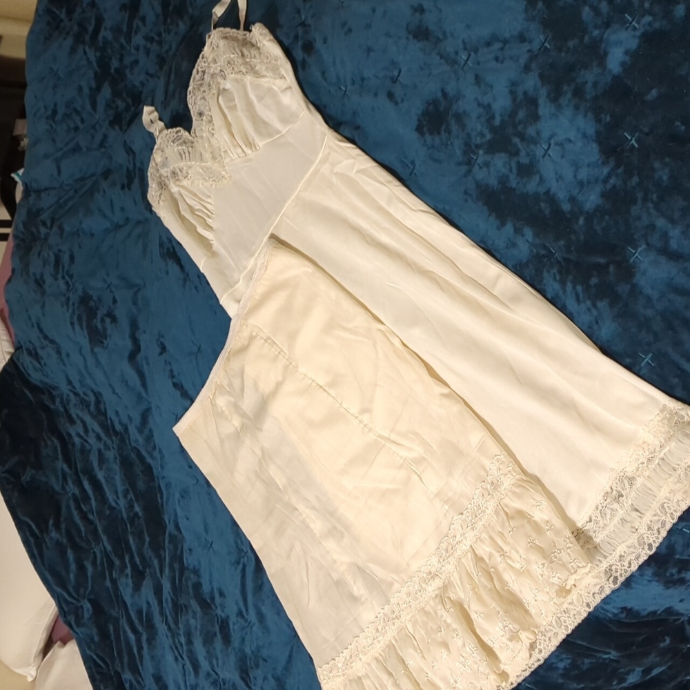Vintage slips bundle of 2- app. Size medium - Picture 3 of 6